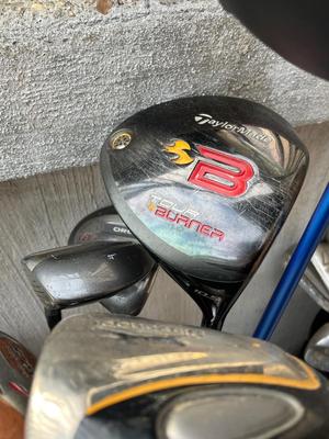 LOT 81G: Golf Collection - Bags, Clubs, Balls, Tees, Trainers, Travel Bag