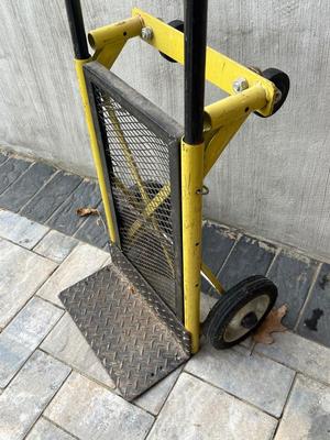 LOT 83G: Hand Truck / Dolly
