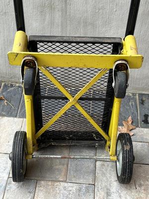 LOT 83G: Hand Truck / Dolly