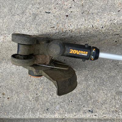 LOT 84G: Worx 20V Cordless Leaf Blower and Weed Wacker with 3 Batteries and Charger