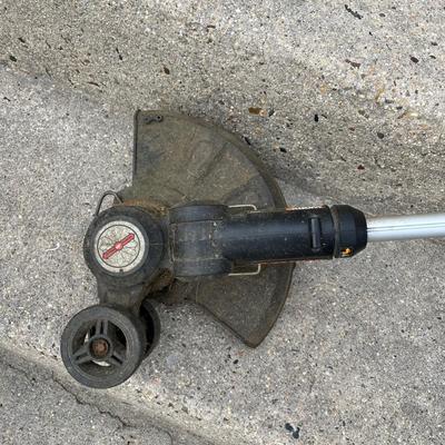 LOT 84G: Worx 20V Cordless Leaf Blower and Weed Wacker with 3 Batteries and Charger