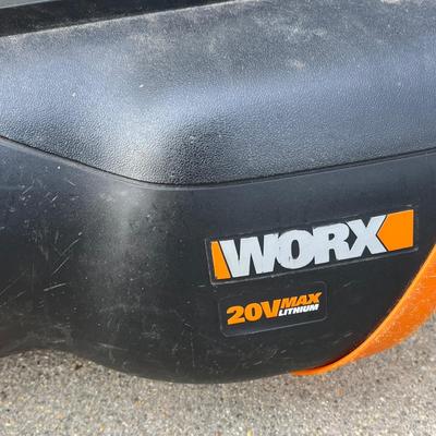 LOT 84G: Worx 20V Cordless Leaf Blower and Weed Wacker with 3 Batteries and Charger