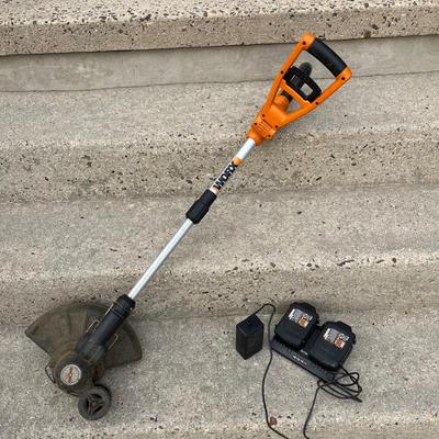 LOT 84G: Worx 20V Cordless Leaf Blower and Weed Wacker with 3 Batteries and Charger