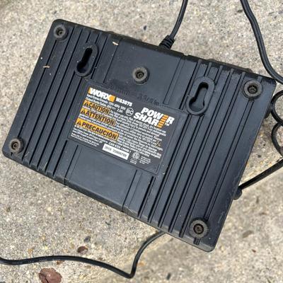 LOT 84G: Worx 20V Cordless Leaf Blower and Weed Wacker with 3 Batteries and Charger