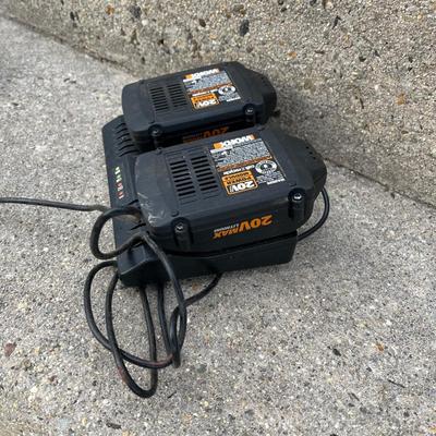 LOT 84G: Worx 20V Cordless Leaf Blower and Weed Wacker with 3 Batteries and Charger