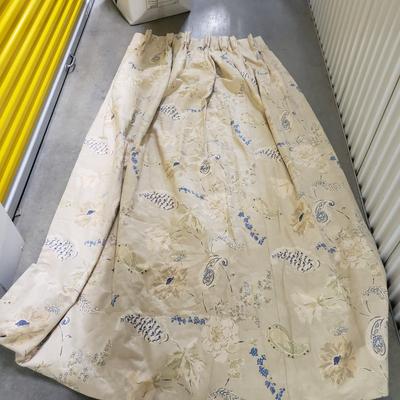 Rolls of Fabric & More (1018FR-MG)