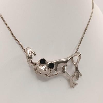LOT 8: Vintage 925 Sterling Frog Pendant Necklace 15.5g with 925 Sterling Earrings 13.3gtw