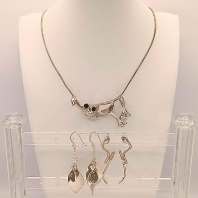 LOT 8: Vintage 925 Sterling Frog Pendant Necklace 15.5g with 925 Sterling Earrings 13.3gtw