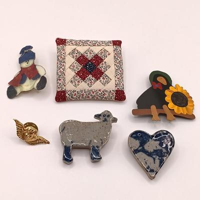 LOT 23: Collection of Vintage Brooches