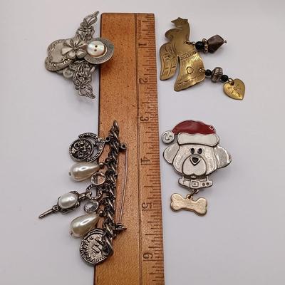 LOT 23: Collection of Vintage Brooches