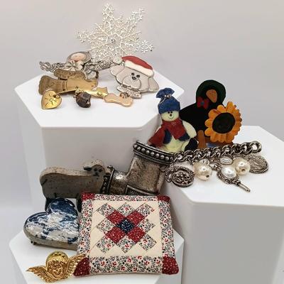 LOT 23: Collection of Vintage Brooches