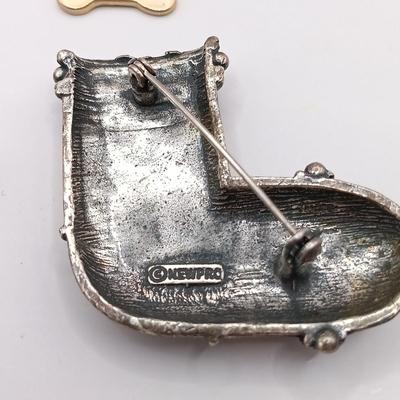 LOT 23: Collection of Vintage Brooches