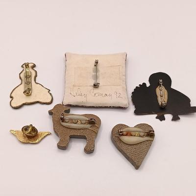 LOT 23: Collection of Vintage Brooches