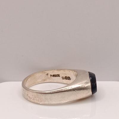 LOT 27: Mex 925 Sterling Ring with Blue Stone 9.6gtw & Large Labradorite and A 925 Sterling Pendant