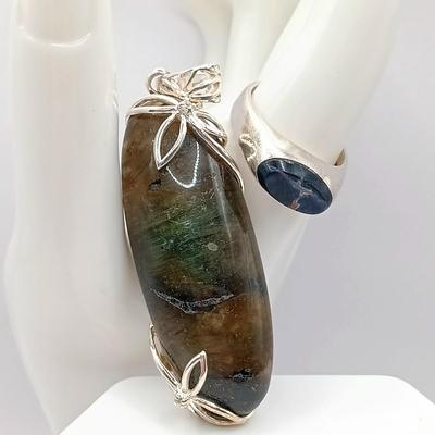 LOT 27: Mex 925 Sterling Ring with Blue Stone 9.6gtw & Large Labradorite and A 925 Sterling Pendant