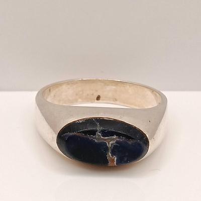 LOT 27: Mex 925 Sterling Ring with Blue Stone 9.6gtw & Large Labradorite and A 925 Sterling Pendant