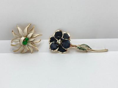 LOT 40: Vintage Brooch / Pin Collection