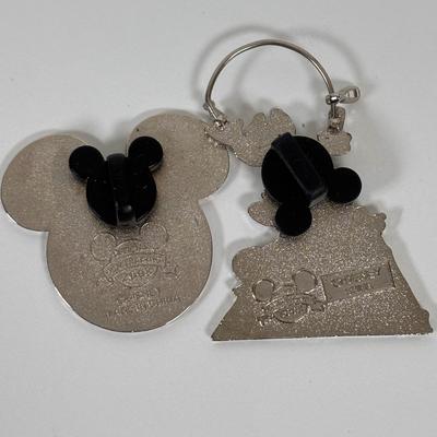 LOT 73: Disney Pin Collection