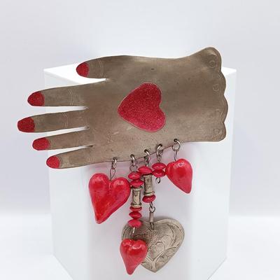 LOT 136: Collection of Vintage Brooches