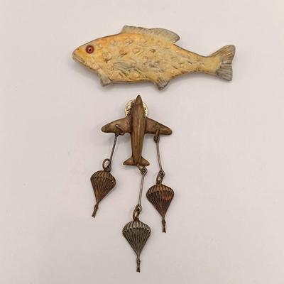 LOT 136: Collection of Vintage Brooches