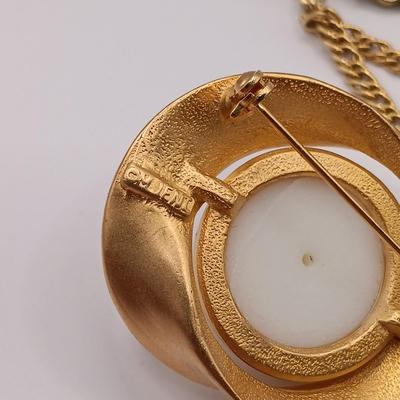 LOT 137: Collection of Vintage Brooches and Pendants