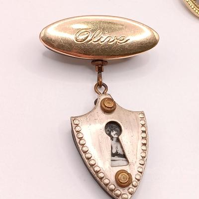 LOT 137: Collection of Vintage Brooches and Pendants