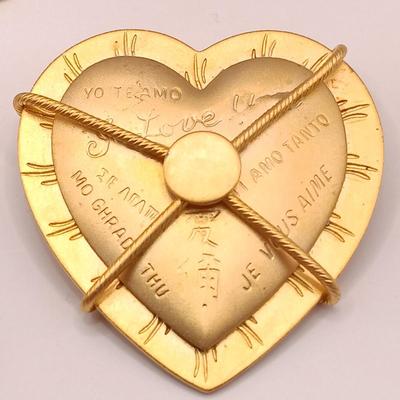 LOT 137: Collection of Vintage Brooches and Pendants