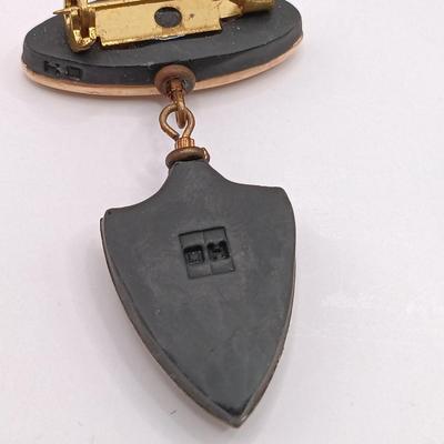 LOT 137: Collection of Vintage Brooches and Pendants