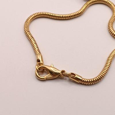 LOT 139: Agate Slice Necklaces, Flower Charm Necklace & More