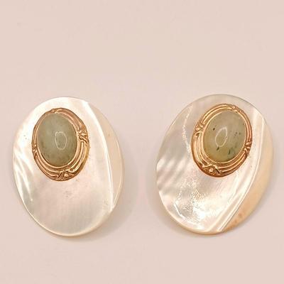 LOT 139: Agate Slice Necklaces, Flower Charm Necklace & More