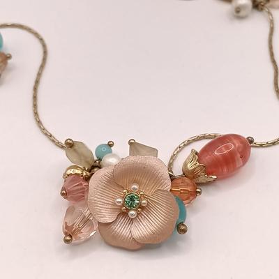 LOT 139: Agate Slice Necklaces, Flower Charm Necklace & More