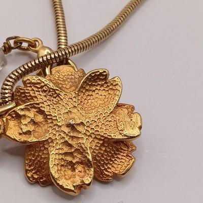 LOT 139: Agate Slice Necklaces, Flower Charm Necklace & More