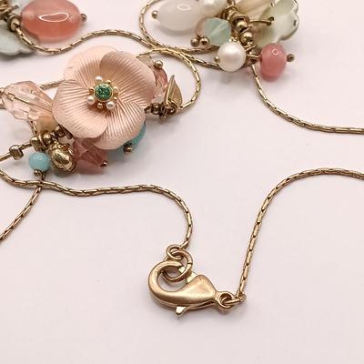 LOT 139: Agate Slice Necklaces, Flower Charm Necklace & More