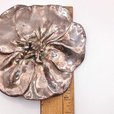 LOT 143: Large 62.5g 925 Sterling Flower Pendant / Brooch on a 925 Sterling Choker