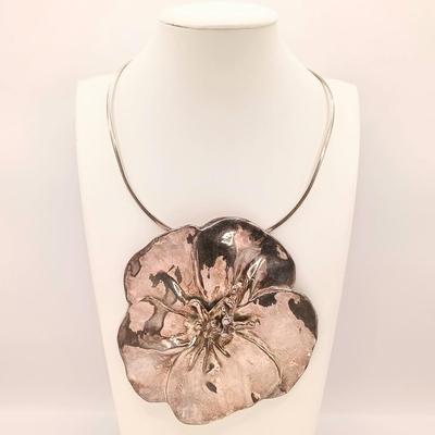 LOT 143: Large 62.5g 925 Sterling Flower Pendant / Brooch on a 925 Sterling Choker