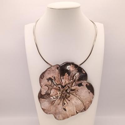 LOT 143: Large 62.5g 925 Sterling Flower Pendant / Brooch on a 925 Sterling Choker