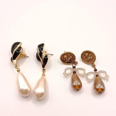 LOT 144: Feaux Pearl Bracelet with a Collection of Costume Earrings