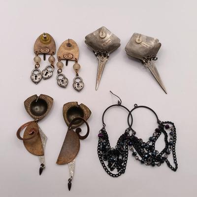 LOT 147: Large Collection of Vintage Costume Earrings