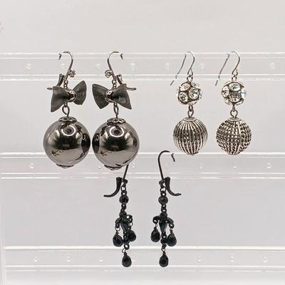 LOT 147: Large Collection of Vintage Costume Earrings