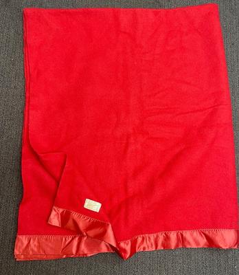 Orrspun 100% woo red blanket in very good condition 80” x 64”