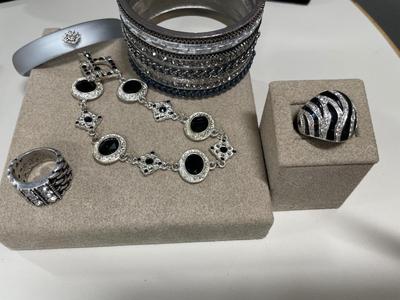 Black and silver tone rings, necklace and bracelets