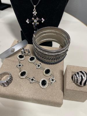 Black and silver tone rings, necklace and bracelets