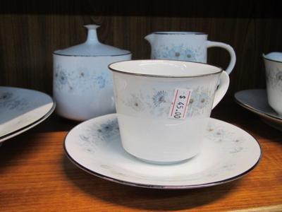 21 Pieces Of Noritake Inverness China Blue Flower Design