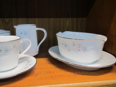 21 Pieces Of Noritake Inverness China Blue Flower Design