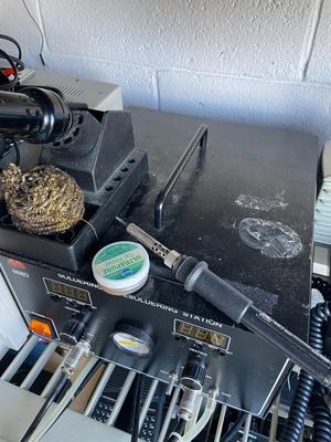 Xytronic 988D Temperature Controlled Soldering and Desoldering Station
