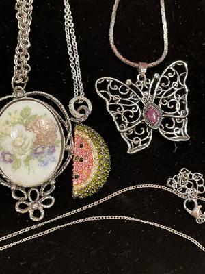 Large pendant necklaces