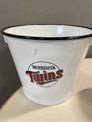 Twins bucket and floral tin