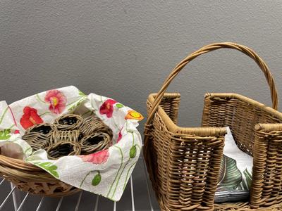 Kitchen wicker accessories