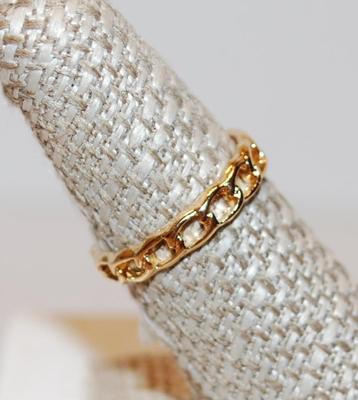 Size 7 Gold Tone Infinity-Style Ring with a Chain Link Band (1.4g)