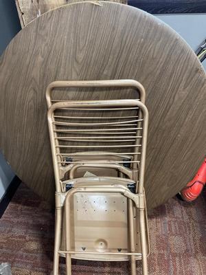 Round folding table and 2 chairs
